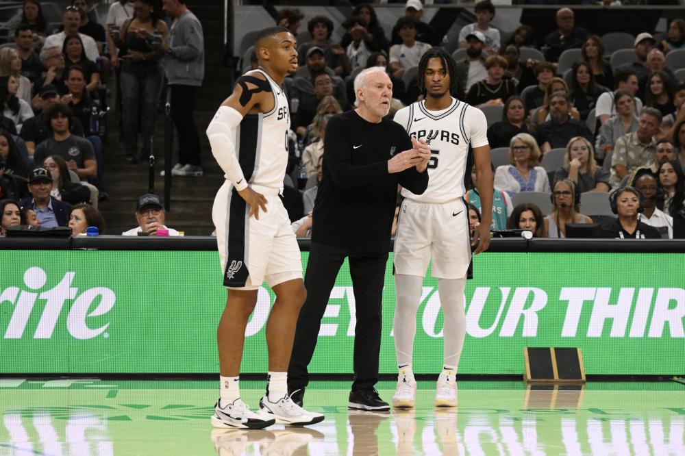 替补球员在 替补球员在