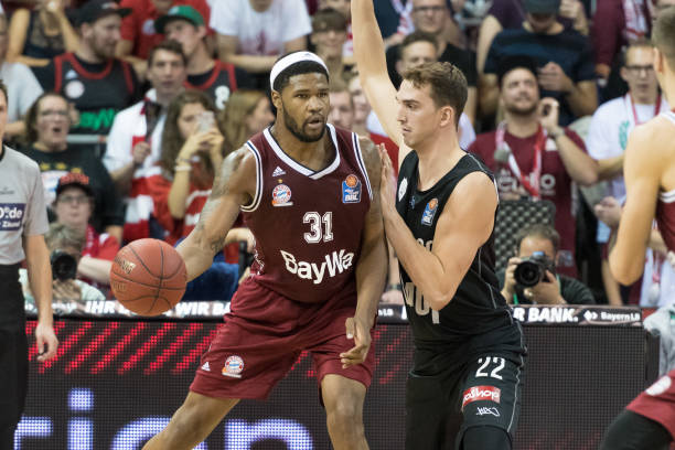 中的角色和 中的角色和